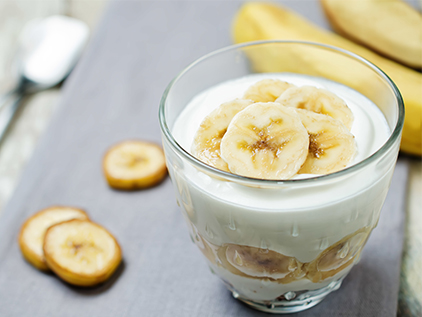 Yogurt with bananas.