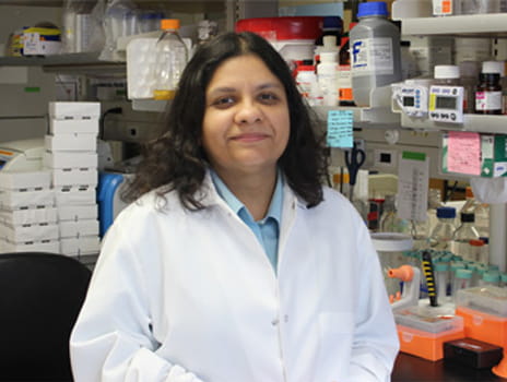 Rekha Rao Manepalli in lab.